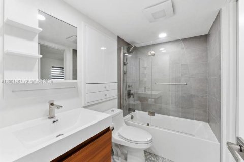 House in Plantation, Florida 3 bedrooms, 147.53 sq.m. № 2069375 - photo 18