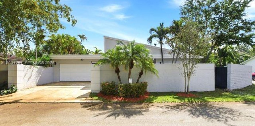 House in Plantation, Florida 3 bedrooms, 147.53 sq.m. № 2069375