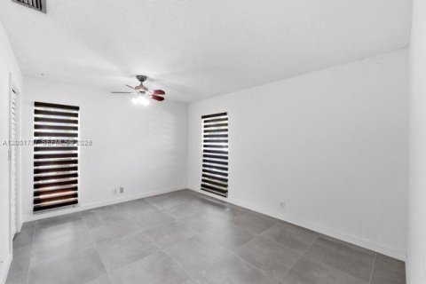 House in Plantation, Florida 3 bedrooms, 147.53 sq.m. № 2069375 - photo 17