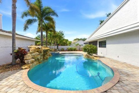 House in Plantation, Florida 3 bedrooms, 147.53 sq.m. № 2069375 - photo 3