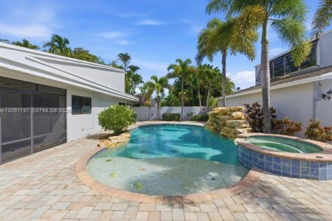 House in Plantation, Florida 3 bedrooms, 147.53 sq.m. № 2069375 - photo 4