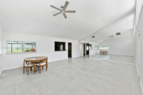 House in Plantation, Florida 3 bedrooms, 147.53 sq.m. № 2069375 - photo 8