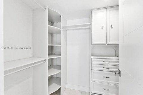 House in Plantation, Florida 3 bedrooms, 147.53 sq.m. № 2069375 - photo 14