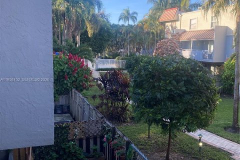 Condo in Miami, Florida, 2 bedrooms  № 2020912 - photo 5