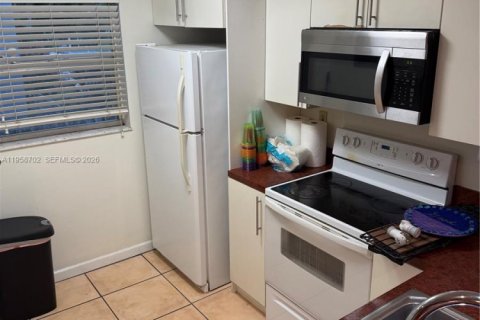 Condo in Miami, Florida, 2 bedrooms  № 2020912
