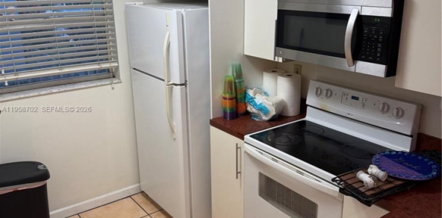 Condo in Miami, Florida, 2 bedrooms  № 2020912