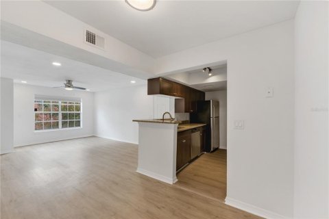 Condo in Saint Petersburg, Florida, 1 bedroom № 2211535 - photo 7