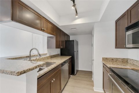 Condo in Saint Petersburg, Florida, 1 bedroom № 2211535 - photo 8