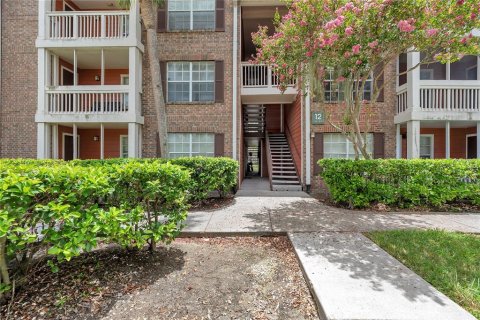 Condo in Saint Petersburg, Florida, 1 bedroom № 2211535 - photo 2