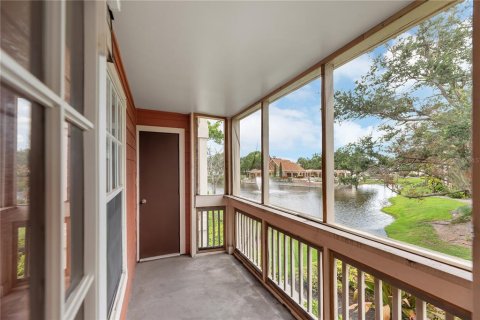 Condo in Saint Petersburg, Florida, 1 bedroom № 2211535 - photo 13