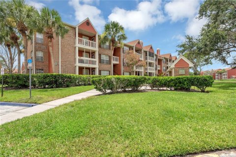 Condo in Saint Petersburg, Florida, 1 bedroom № 2211535 - photo 16