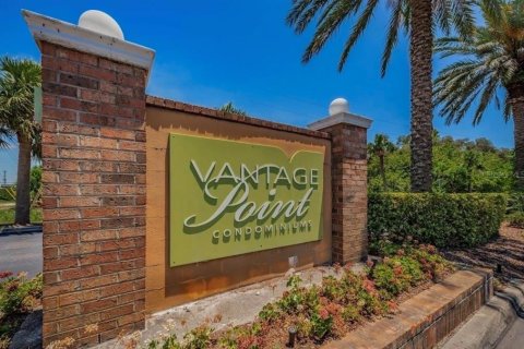 Condo in Saint Petersburg, Florida, 1 bedroom № 2211535 - photo 17