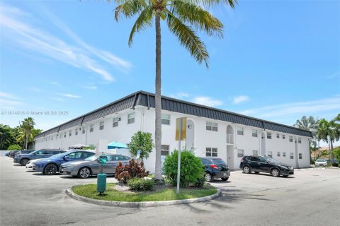 Condo in Fort Lauderdale, Florida, 1 bedroom  № 1762469 - photo 2