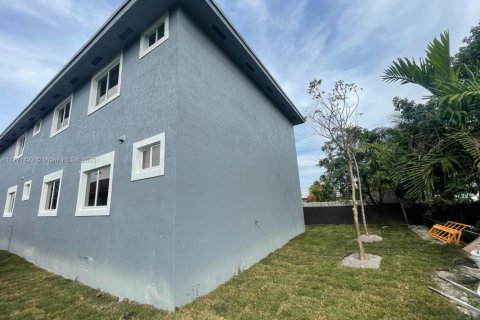 Casa en alquiler en Miami, Florida, 5 dormitorios № 1864531 - foto 15