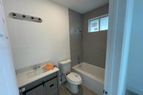 Casa en alquiler en Miami, Florida, 5 dormitorios № 1864531 - foto 12