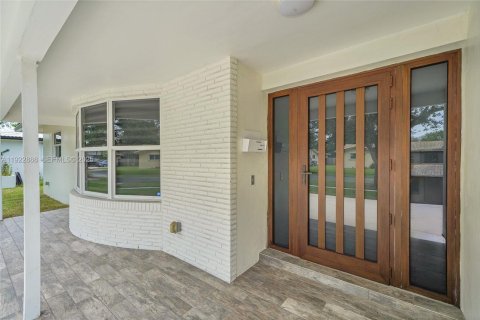 Купить виллу или дом в Плантация, Флорида 4 спальни, 203.64м2, № 1976728 - фото 5