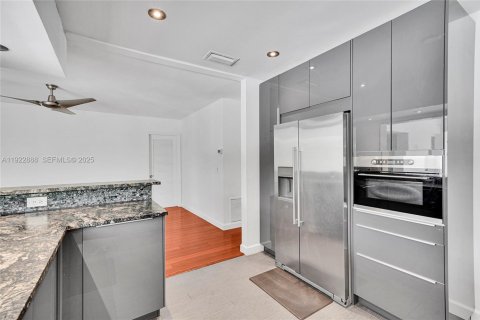 Купить виллу или дом в Плантация, Флорида 4 спальни, 203.64м2, № 1976728 - фото 22