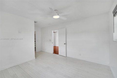 Купить виллу или дом в Плантация, Флорида 4 спальни, 203.64м2, № 1976728 - фото 17