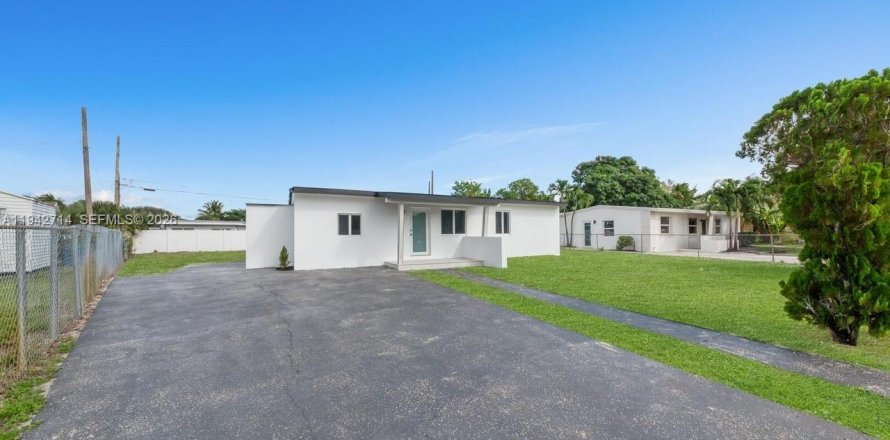 House in Fort Lauderdale, Florida 2 bedrooms, 114.92 sq.m. № 2000286