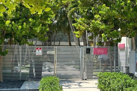 Condominio en venta en Miami Beach, Florida, 2 dormitorios, 75.81 m2 № 1860020 - foto 2