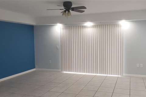 Condo in Sarasota, Florida, 2 bedrooms № 2402748 - photo 8