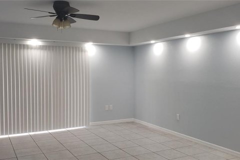 Condo in Sarasota, Florida, 2 bedrooms № 2402748 - photo 9