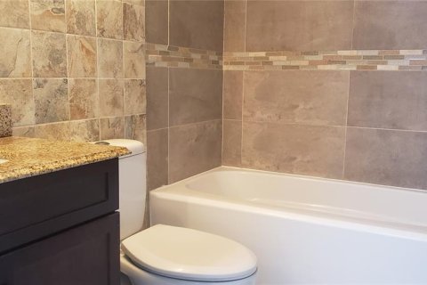 Condo in Sarasota, Florida, 2 bedrooms № 2402748 - photo 13