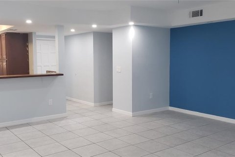Condo in Sarasota, Florida, 2 bedrooms № 2402748 - photo 7