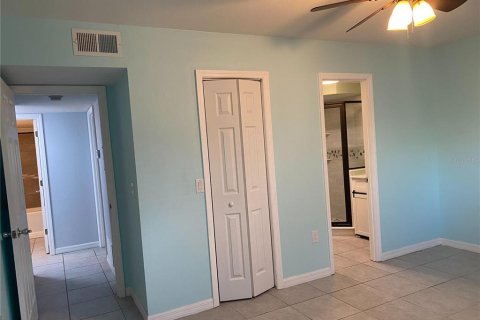 Condo in Sarasota, Florida, 2 bedrooms № 2402748 - photo 14