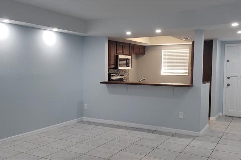 Condo in Sarasota, Florida, 2 bedrooms № 2402748 - photo 5