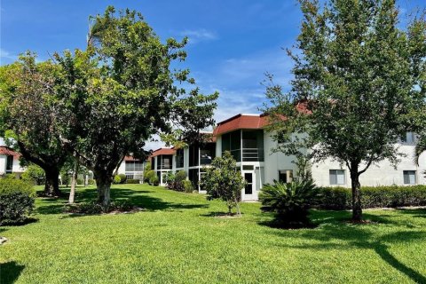 Condo in Sarasota, Florida, 2 bedrooms № 2402748 - photo 19