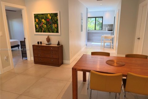 Villa ou maison à louer à Miami, Floride: 2 chambres, 120.77 m2 № 2078061 - photo 8