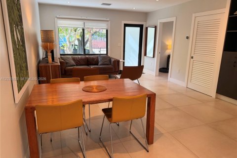 Villa ou maison à louer à Miami, Floride: 2 chambres, 120.77 m2 № 2078061 - photo 5