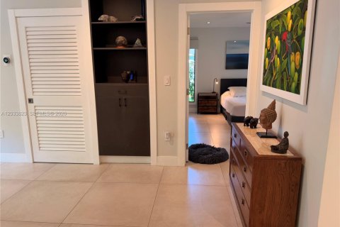 Villa ou maison à louer à Miami, Floride: 2 chambres, 120.77 m2 № 2078061 - photo 11