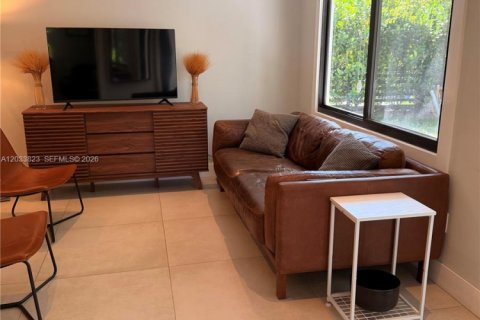 Villa ou maison à louer à Miami, Floride: 2 chambres, 120.77 m2 № 2078061 - photo 7