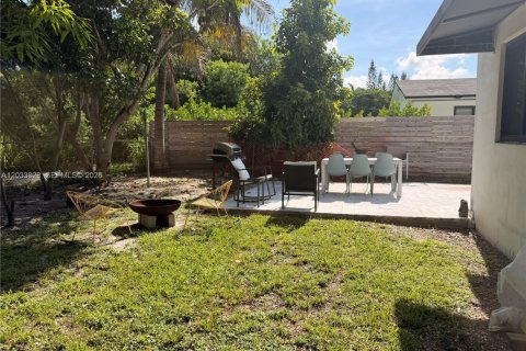 Villa ou maison à louer à Miami, Floride: 2 chambres, 120.77 m2 № 2078061 - photo 29