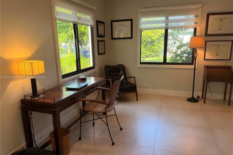 Villa ou maison à louer à Miami, Floride: 2 chambres, 120.77 m2 № 2078061 - photo 12