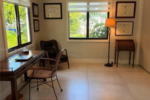 Villa ou maison à louer à Miami, Floride: 2 chambres, 120.77 m2 № 2078061 - photo 13