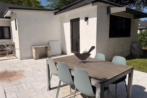 Villa ou maison à louer à Miami, Floride: 2 chambres, 120.77 m2 № 2078061 - photo 27