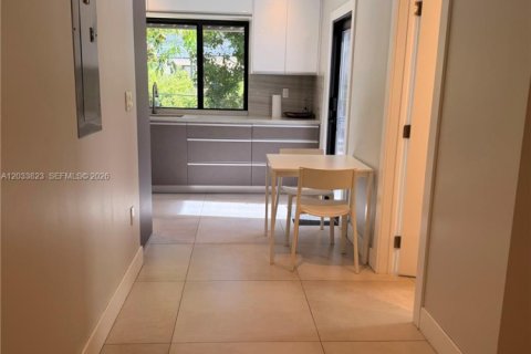 Villa ou maison à louer à Miami, Floride: 2 chambres, 120.77 m2 № 2078061 - photo 10