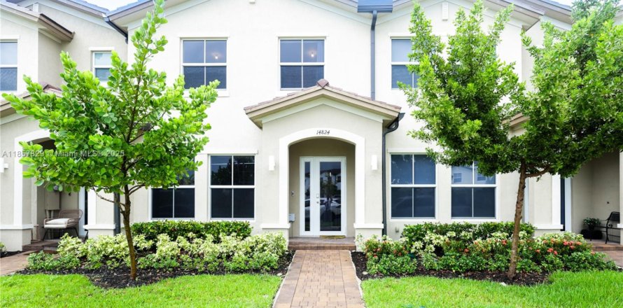 Townhouse in Homestead, Florida 3 bedrooms, 153.1 sq.m. № 1881933