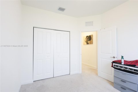 Townhouse in Homestead, Florida 3 bedrooms, 153.1 sq.m. № 1881933 - photo 15