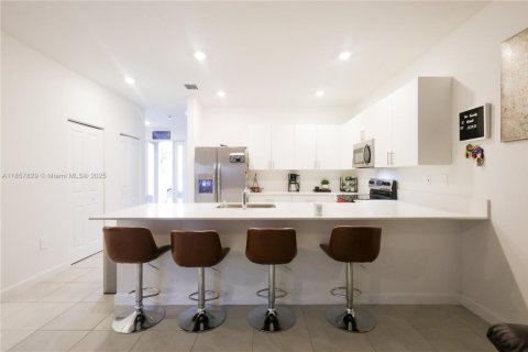 Townhouse in Homestead, Florida 3 bedrooms, 153.1 sq.m. № 1881933 - photo 6
