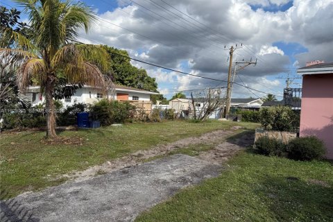 Купить виллу или дом в Майами-Гарденс, Флорида 3 спальни, 106.84м2, № 1987207 - фото 2