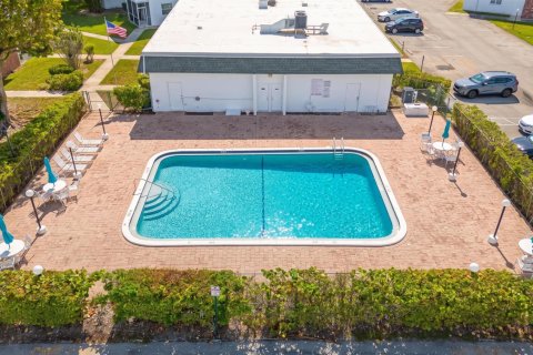 Condo in Margate, Florida, 2 bedrooms № 2247152 - photo 25