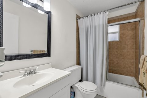 Condo in Margate, Florida, 2 bedrooms № 2247152 - photo 7