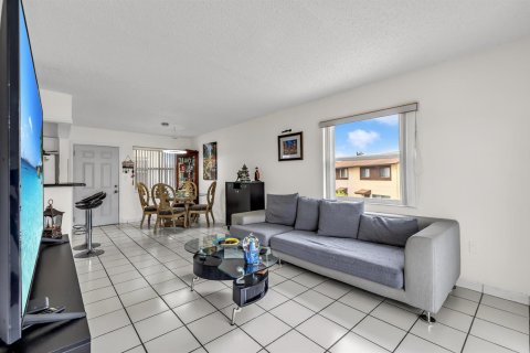 Condo in Margate, Florida, 2 bedrooms № 2247152 - photo 18