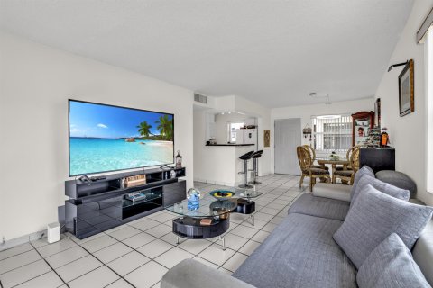 Condo in Margate, Florida, 2 bedrooms № 2247152 - photo 17
