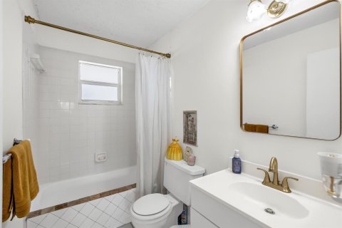 Condo in Margate, Florida, 2 bedrooms № 2247152 - photo 5