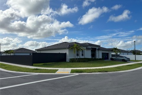 House in Homestead, Florida 3 bedrooms, 198.53 sq.m. № 1779742 - photo 4